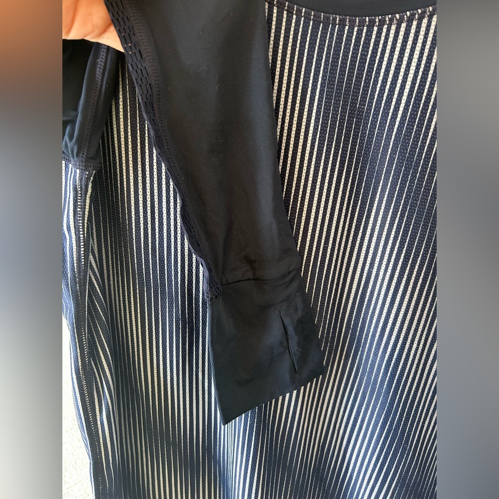 Athleta Long Sleeve Workout Top‎ SZ S - Picture 3 of 7